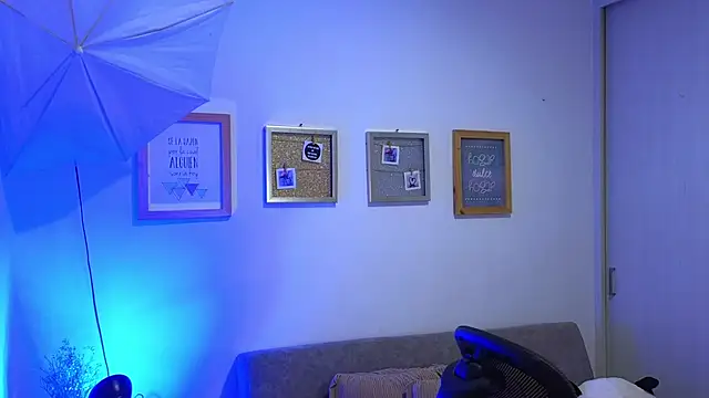 Snapshot of annylouis chatting on November 21, 2025, 7:24 pm annylouis online show from November 21, 2025, 7:24 pm