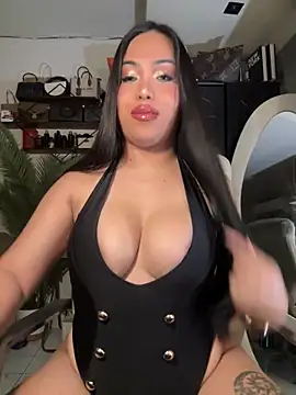 Snapshot of BigDominaMia chatting on March 15, 2026, 8:27 pm BigDominaMia online show from March 15, 2026, 8:27 pm