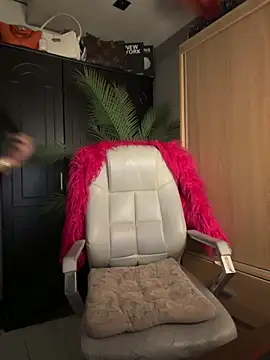 Snapshot of BigDominaMia chatting on February 20, 2026, 6:19 am BigDominaMia online show from February 20, 2026, 6:19 am