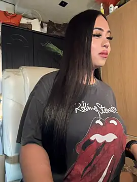 Snapshot of BigDominaMia chatting on March 21, 2026, 7:20 am BigDominaMia online show from March 21, 2026, 7:20 am