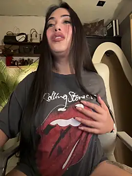 Snapshot of BigDominaMia chatting on March 10, 2026, 6:56 pm BigDominaMia online show from March 10, 2026, 6:56 pm