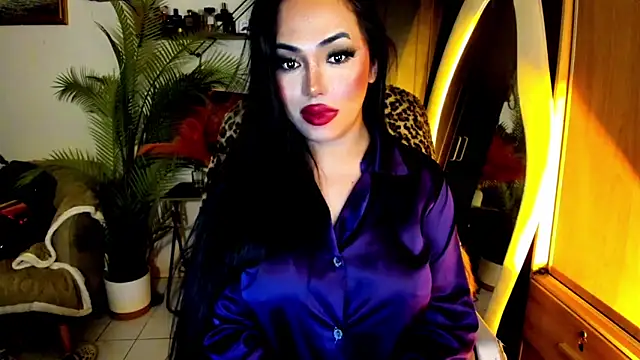 Snapshot of BigDominaMia chatting on June 11, 2026, 9:34 pm BigDominaMia online show from June 11, 2026, 9:34 pm