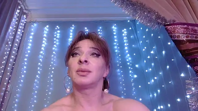 julia renard online show from February 8, 2026, 12:25 pm