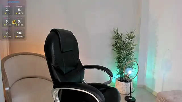 NiaBennet  online show from November 19, 2025, 1:05 am