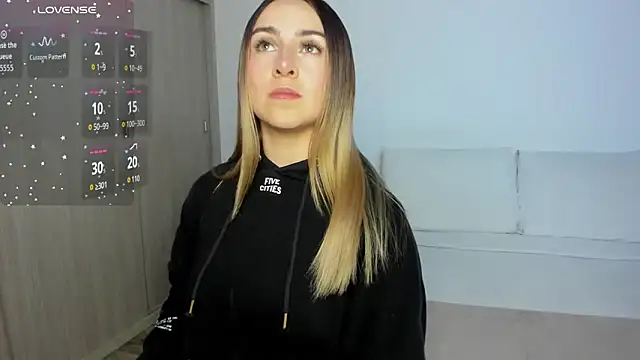 Snapshot of sophi_mooreno chatting on April 23, 2026, 12:39 am sophi mooreno online show from April 23, 2026, 12:39 am