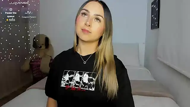 Snapshot of sophi_mooreno chatting on April 9, 2026, 1:29 am sophi mooreno online show from April 9, 2026, 1:29 am