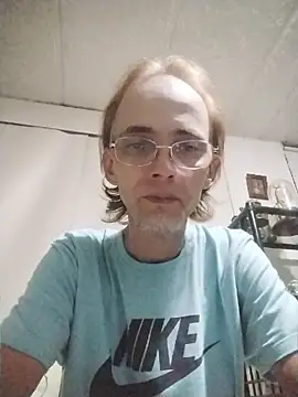 Snapshot of latinx44 chatting on August 6, 2026, 9:04 am latinx44 online show from August 6, 2026, 9:04 am