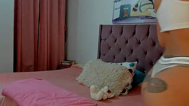 Snapshot of Valen_Brown chatting on April 7, 2026, 3:52 am Valen Brown online show from April 7, 2026, 3:52 am