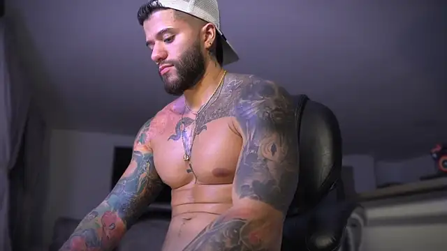 Snapshot of Frank_Farrell chatting on October 13, 2025, 6:59 am Frank Farrell online show from October 13, 2025, 6:59 am