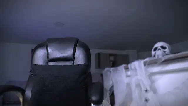 Snapshot of Frank_Farrell chatting on October 28, 2025, 10:41 pm Frank Farrell online show from October 28, 2025, 10:41 pm