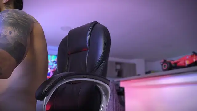 Snapshot of Frank_Farrell chatting on October 18, 2025, 9:06 pm Frank Farrell online show from October 18, 2025, 9:06 pm