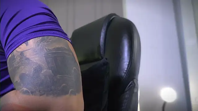 Snapshot of Frank_Farrell chatting on November 12, 2025, 8:45 pm Frank Farrell online show from November 12, 2025, 8:45 pm