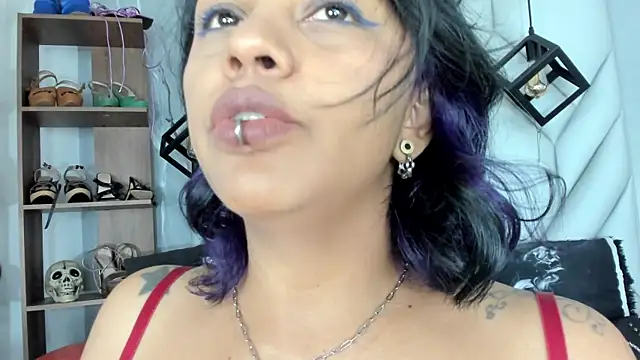 MirandaHaguen online show from May 6, 2026, 8:46 pm