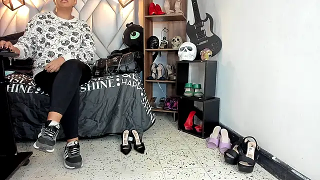 Snapshot of MirandaHaguen chatting on February 23, 2026, 9:04 pm MirandaHaguen online show from February 23, 2026, 9:04 pm