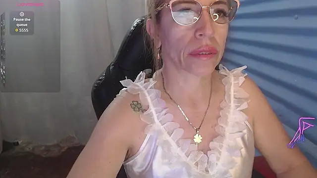 Snapshot of Chayla_Ruiz chatting on June 16, 2026, 11:21 am Chayla Ruiz online show from June 16, 2026, 11:21 am