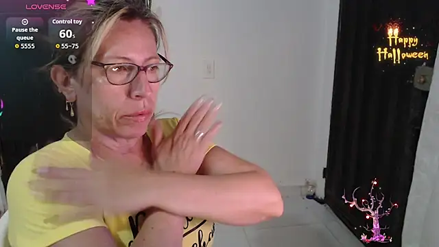 Chayla Ruiz online show from November 10, 2025, 10:26 pm