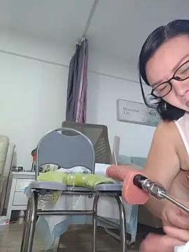 LILYsweetfcup online show from May 22, 2026, 4:27 pm