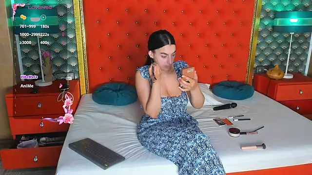 Snapshot of VallerieJones chatting on July 7, 2026, 8:34 pm VallerieJones online show from July 7, 2026, 8:34 pm