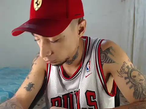 emiliano hottt online show from December 4, 2025, 5:12 pm