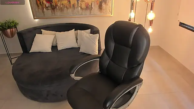 MaryLewis  online show from September 28, 2025, 5:42 pm