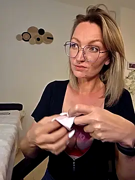 Snapshot of MissMialicious chatting on March 11, 2026, 3:39 pm MissMialicious online show from March 11, 2026, 3:39 pm