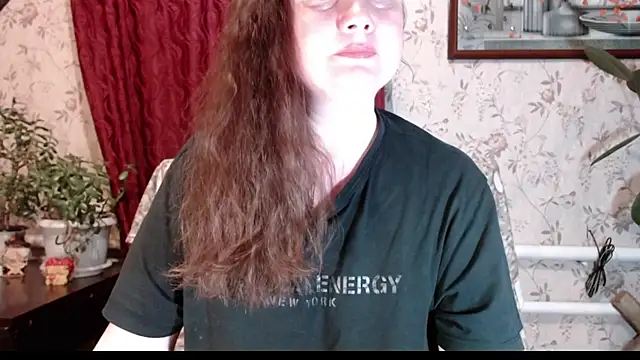 Snapshot of EmilyDoth chatting on April 4, 2026, 4:24 pm EmilyDoth online show from April 4, 2026, 4:24 pm