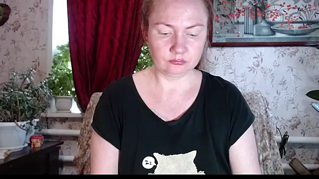 Snapshot of EmilyDoth chatting on May 6, 2026, 8:18 am EmilyDoth online show from May 6, 2026, 8:18 am