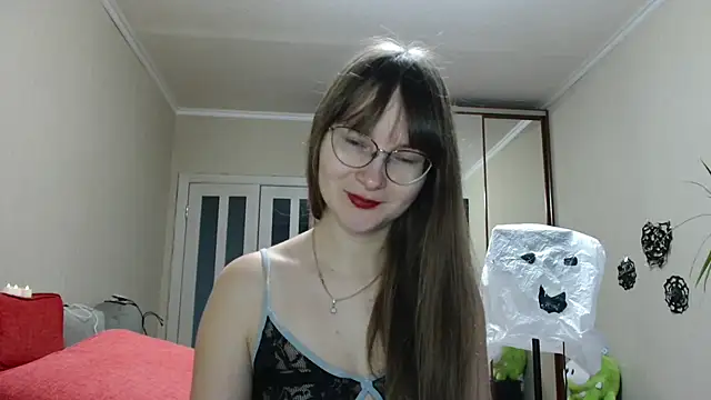 KiraGoldens online show from November 2, 2025, 5:56 am