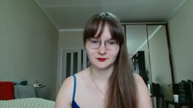 KiraGoldens online show from June 11, 2026, 6:32 am