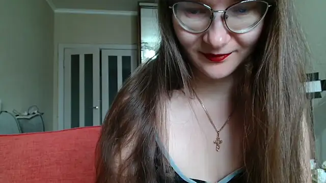 KiraGoldens online show from May 29, 2026, 6:19 am