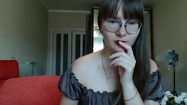 KiraGoldens online show from October 12, 2025, 6:48 am