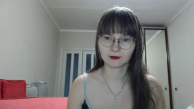 KiraGoldens online show from November 28, 2025, 6:35 am