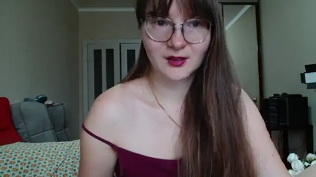 KiraGoldens online show from June 9, 2026, 6:58 am