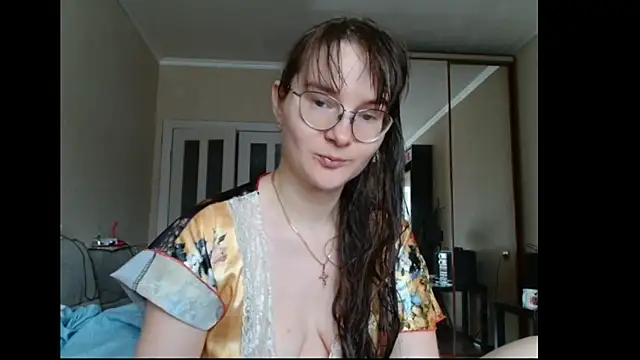 KiraGoldens online show from May 14, 2026, 9:06 am