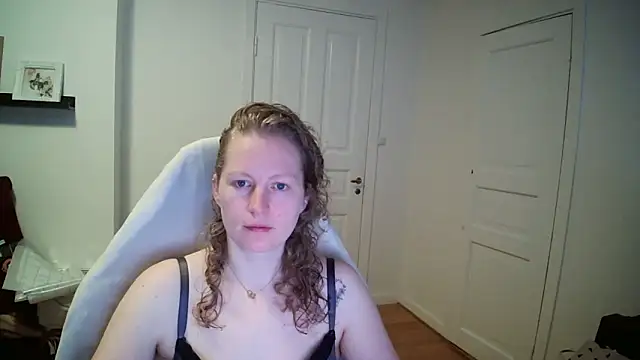 Girlnina-1995 online show from March 12, 2026, 9:57 am