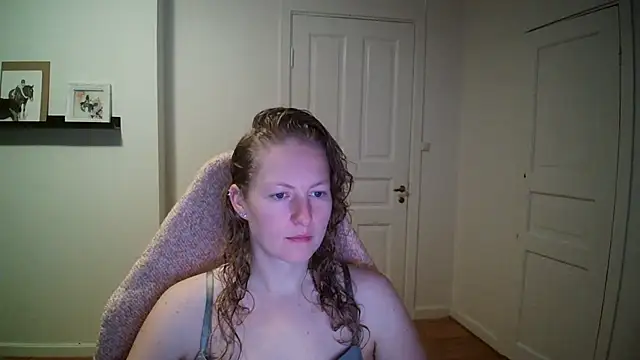 Snapshot of Girlnina-1995 chatting on October 7, 2025, 5:52 am Girlnina-1995 online show from October 7, 2025, 5:52 am