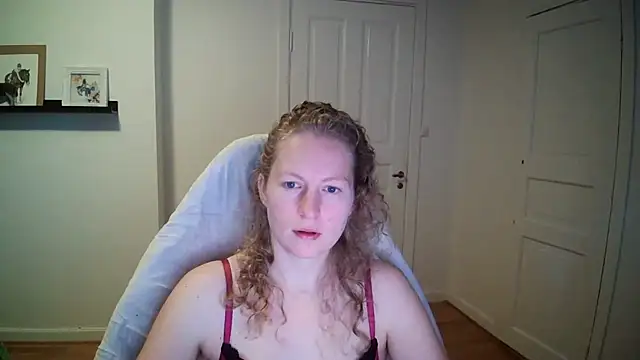 Snapshot of Girlnina-1995 chatting on October 15, 2025, 6:54 am Girlnina-1995 online show from October 15, 2025, 6:54 am