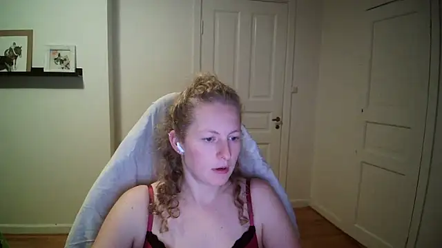 Snapshot of Girlnina-1995 chatting on October 15, 2025, 7:11 pm Girlnina-1995 online show from October 15, 2025, 7:11 pm