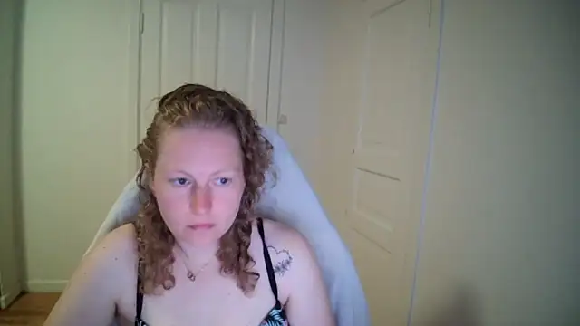Girlnina-1995 online show from May 4, 2026, 6:17 am