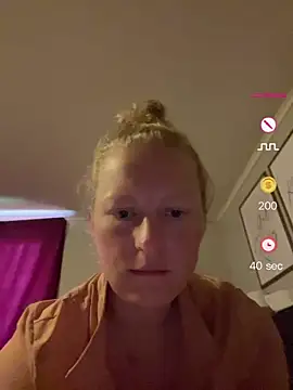 Snapshot of Girlnina-1995 chatting on June 15, 2026, 4:28 pm Girlnina-1995 online show from June 15, 2026, 4:28 pm