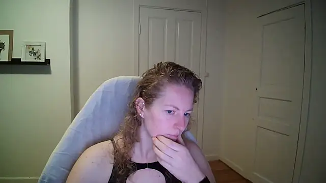 Snapshot of Girlnina-1995 chatting on November 5, 2025, 9:01 am Girlnina-1995 online show from November 5, 2025, 9:01 am