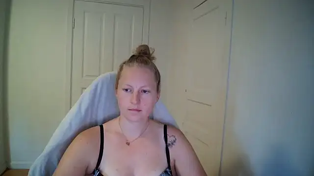 Snapshot of Girlnina-1995 chatting on August 9, 2026, 2:45 pm Girlnina-1995 online show from August 9, 2026, 2:45 pm