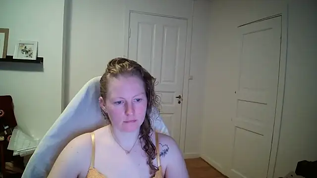 Girlnina-1995 online show from March 9, 2026, 7:56 am