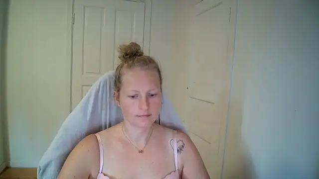 Snapshot of Girlnina-1995 chatting on July 20, 2026, 10:33 am Girlnina-1995 online show from July 20, 2026, 10:33 am