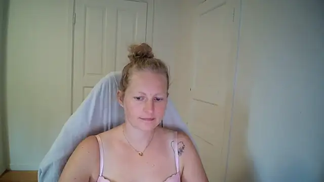 Snapshot of Girlnina-1995 chatting on July 20, 2026, 10:39 am Girlnina-1995 online show from July 20, 2026, 10:39 am