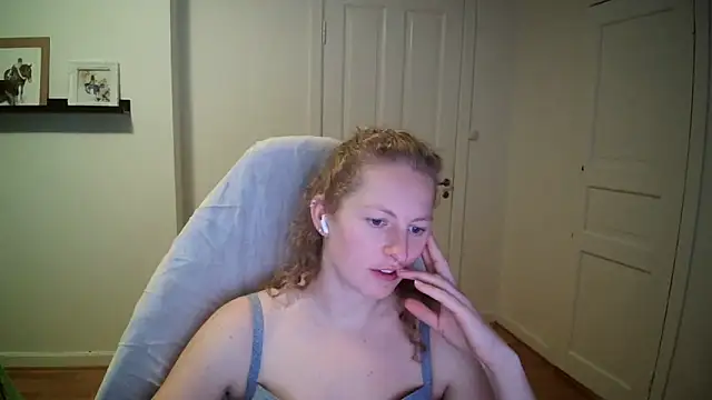 Snapshot of Girlnina-1995 chatting on October 14, 2025, 11:00 am Girlnina-1995 online show from October 14, 2025, 11:00 am