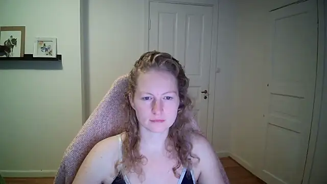 Snapshot of Girlnina-1995 chatting on October 8, 2025, 8:27 am Girlnina-1995 online show from October 8, 2025, 8:27 am