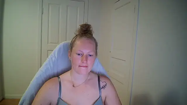 Snapshot of Girlnina-1995 chatting on July 14, 2026, 6:07 am Girlnina-1995 online show from July 14, 2026, 6:07 am
