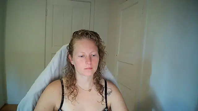 Snapshot of Girlnina-1995 chatting on July 21, 2026, 6:15 am Girlnina-1995 online show from July 21, 2026, 6:15 am
