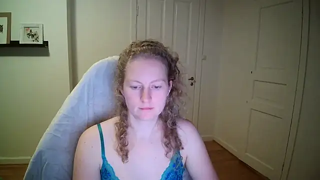 Snapshot of Girlnina-1995 chatting on November 4, 2025, 8:56 pm Girlnina-1995 online show from November 4, 2025, 8:56 pm